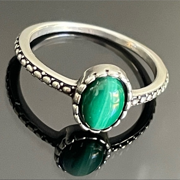 Sterling Silver Semi Precious Gemstone Oval Malachite Ring​ - Picture 3 of 7